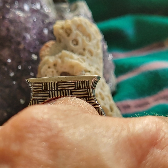 Beautiful sterling silver ring with genuine shell inlay. - Picture 3 of 8